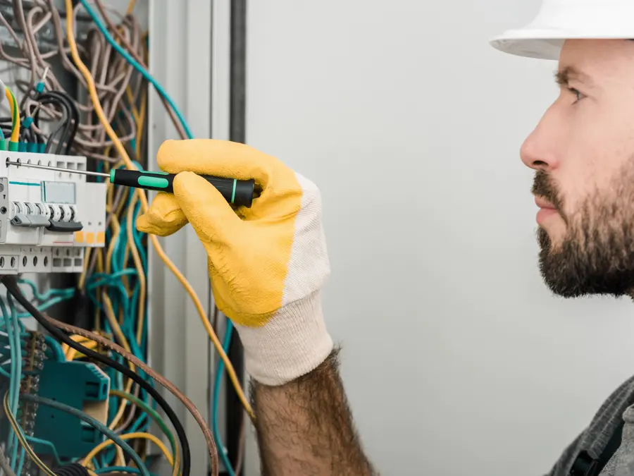 Dépannage électrique par un électricien à Paris